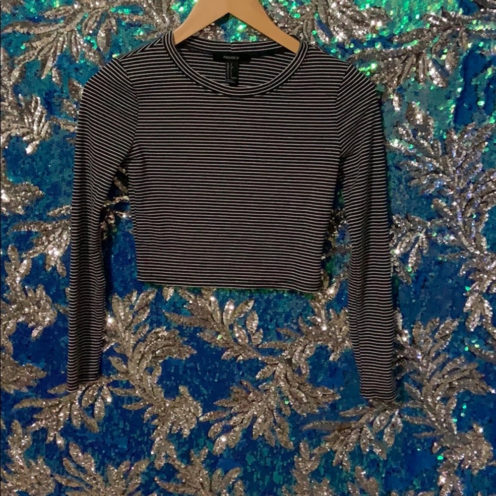Forever 21 Black and White Long Sleeve Crop Top